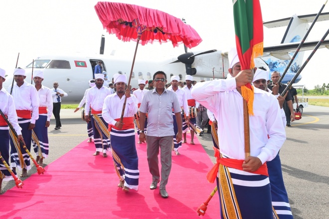 މެއި 28، 2015: ރ. އިފުރު އެއާޕޯޓު ހުޅުވުން: އިފުރު އެއާޕޯޓު ހުޅުއްވައިދެއްވީ ރައީސުލްޖުމްހޫރިއްޔާ އަބްދުﷲ ޔާމީން އަބްދުލް ގައްޔޫމް ----- ފޮޓޯ/ ރައީސް އޮފީސް