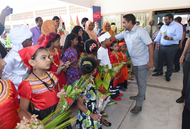 މެއި 28، 2015: ރ. އިފުރު އެއާޕޯޓު ހުޅުވުން: އިފުރު އެއާޕޯޓު ހުޅުއްވައިދެއްވީ ރައީސުލްޖުމްހޫރިއްޔާ އަބްދުﷲ ޔާމީން އަބްދުލް ގައްޔޫމް ----- ފޮޓޯ/ ރައީސް އޮފީސް