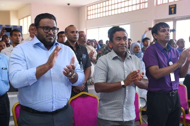 މެއި 28، 2015: ރ. އިފުރު އެއާޕޯޓު ހުޅުވުން: އިފުރު އެއާޕޯޓު ހުޅުއްވައިދެއްވީ ރައީސުލްޖުމްހޫރިއްޔާ އަބްދުﷲ ޔާމީން އަބްދުލް ގައްޔޫމް ----- ފޮޓޯ/ ރައީސް އޮފީސް