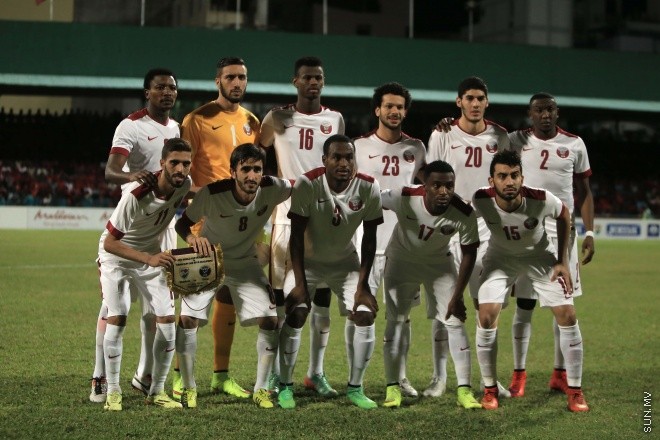 ޖޫން 11، 2015: ވޯލްޑްކަޕް ކޮލިފައިންގައި ރާއްޖެއާއި ގަތަރު ބައްދަލުކުރި މެޗުގެ ތެރެއިން -- ސަން ފޮޓޯ/ ފަޔާޒު މޫސާ