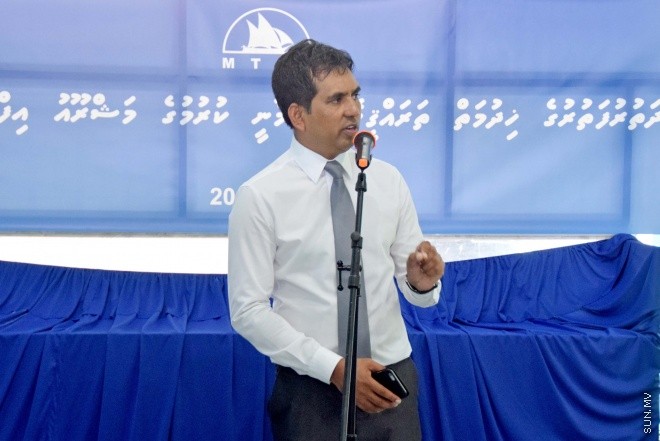 ޖޫން 25، 2015: އެމްޓީސީސީ އިން ދަތުރުފަތުރުގެ ނިޒާމު ތަރައްގީކޮށް ޒަމާނީ ކުރުމުގެ މަޝްރޫއު އިފްތިތާހު ކުރުމަށް ބޭއްވި ރަސްމިއްޔާތު -- ސަންފޮޓޯ/ އަލީ ނަސީރު 