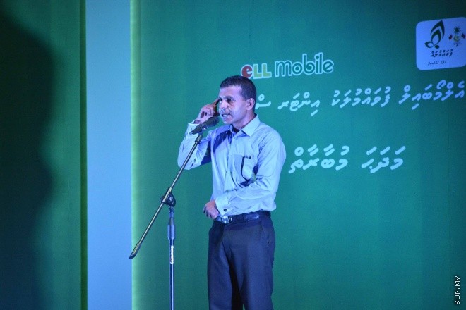 07 ސެޕްޓެމްބަރ 2015: އެލްމޯބައިލް ފުވައްމުލަކު އިންޓަރ ސްކޫލް މަދަހަ މުބާރާތުގެ ނަތީޖާފާޅުކުރުމަށް ފުވައްމުލަކު ހާފިޒް އަހުމަދު ސްކޫލުގައި ބޭއްވި ރަސްމިއްޔާތުގެ ތެރެއިން -- ސަން ފޮޓޯ/ފަޔާޒު މޫސާ