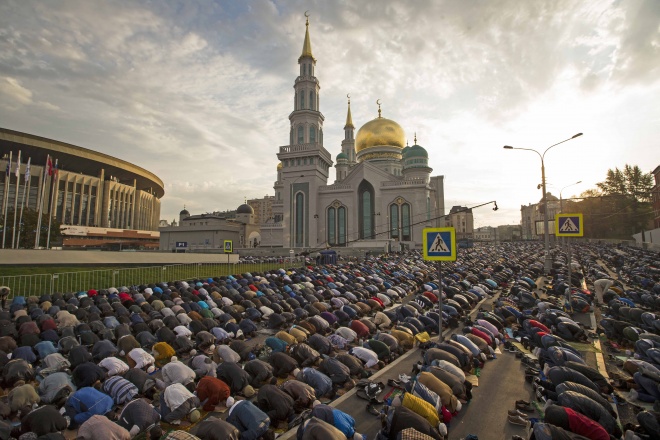 ސެޕްޓެމްބަރ 24، 2015: 1436 ވަނަ އަހަރުގެ ބަރަކާތްތެރި އަޟްހާ އީދު ދުވަހު ރަޝިއާ -- ފޮޓޯ/ އޭޕީ