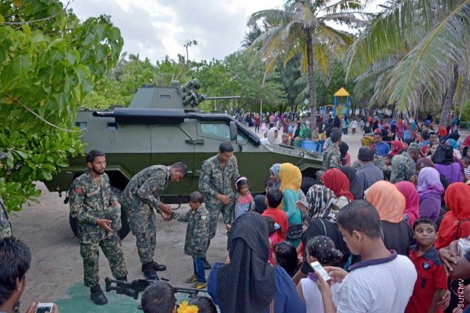 ސެޕްޓެމްބަރ 24، 2015: 1436 ވަނަ އަހަރުގެ ބަރަކާތްތެރި އަޟްހާ އީދު ދުވަހު މާލޭގެ ރާޅުގަނޑު ސަރަހައްދުގައި ކުރިދިޔަ ކުޑަކުދިންގެ ހަވީރު -- ސަންފޮޓޯ/ އަލީ ނަސީރު 