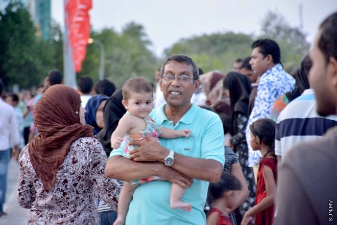 ސެޕްޓެމްބަރ 24، 2015: 1436 ވަނަ އަހަރުގެ ބަރަކާތްތެރި އަޟްހާ އީދު ދުވަހު މާލޭގެ ރާޅުގަނޑު ސަރަހައްދުގައި ކުރިދިޔަ ކުޑަކުދިންގެ ހަވީރު -- ސަންފޮޓޯ/ އަލީ ނަސީރު 