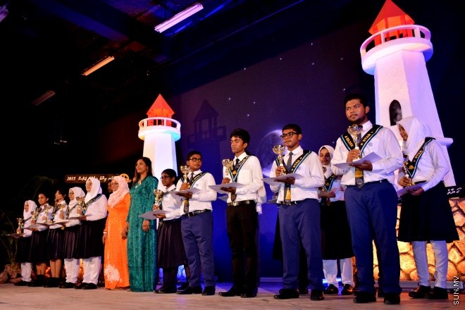 އޮކްޓޯބަރު 5، 2015: ތާޖުއްދީން ސްކޫލް ގައި ބޭއްވި އިނާމު ދިނުމުގެ ރަސްމިއްޔާތުގެ ތެރެއިން --- ސަން ފޮޓޯ/ ޔޫސުފް ސޮފްވާން 