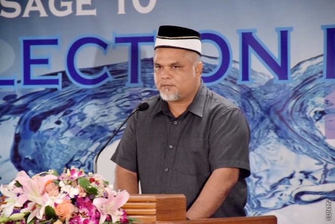 ނޮވެމްބަރު 7، 2015: "ދަ މެސެޖު" ދަރުސް ސިލްސިލާގެ ތެރެއިން ޕްރޮފެސާ ތާރިގު ރަމަދާން ދެއްވި ދަރުސް -- ސަންފޮޓޯ/ އަލީ ނަސީރު