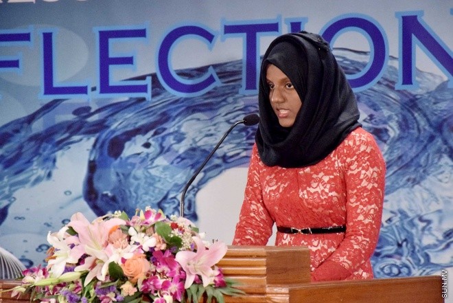 ނޮވެމްބަރު 7، 2015: "ދަ މެސެޖު" ދަރުސް ސިލްސިލާގެ ތެރެއިން ޕްރޮފެސާ ތާރިގު ރަމަދާން ދެއްވި ދަރުސް -- ސަންފޮޓޯ/ އަލީ ނަސީރު