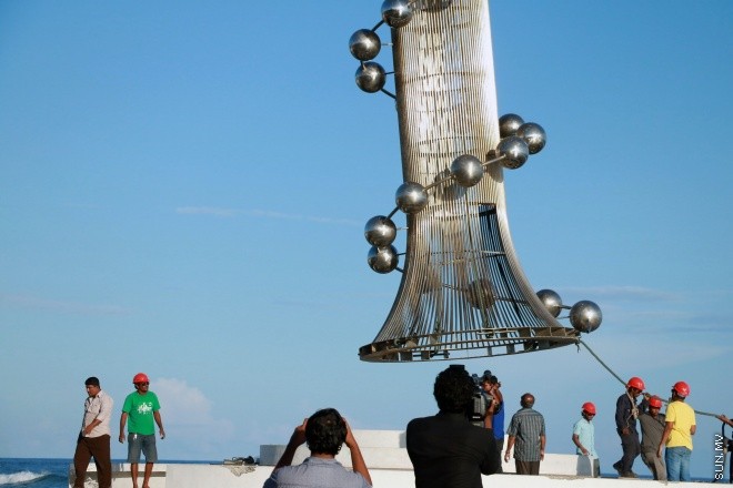 ނޮވެމްބަރު 21، 2015: ސުނަމީ ބިނާ ނެގުމުގެ މަސައްކަތް ކުރަނީ --- ސަން ފޮޓޯ ޔޫސުފް ސޮފްވާން