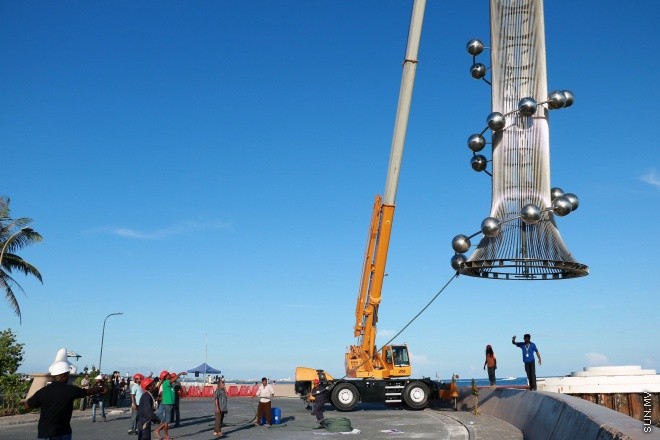 ނޮވެމްބަރު 21، 2015: ސުނަމީ ބިނާ ނެގުމުގެ މަސައްކަތް ކުރަނީ --- ސަން ފޮޓޯ ޔޫސުފް ސޮފްވާން