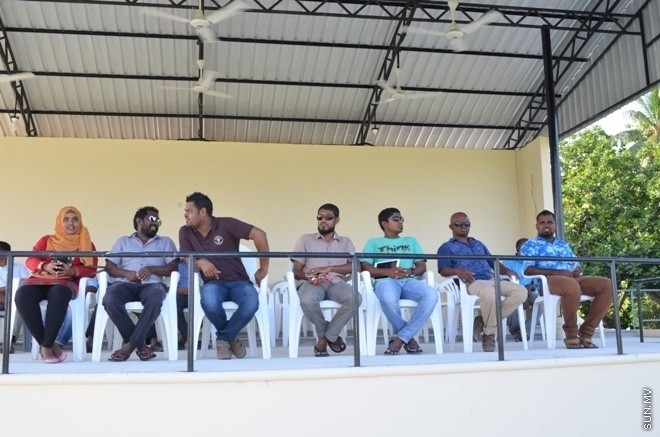 މިނިވަން 50 ޗެމްޕިއަންޝިޕްގެ ލ. އަތޮޅުގެ ފައިނަލް މެޗްގައި ގަމާއި އިސްދޫ ބައްދަލު ކުރި މެޗްގެ ތެރެއިން --- ސަން ފޮޓޯ/ ޢަލީ ވާފިރު 