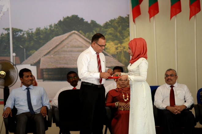 ޑިސެމްބަރު 13، 2015- މި އަހަރުގެ ގައުމީ ދުވަސް ފާހަގަ ކުރުމަށްޓަކައި ބޭއްވި ޖަލްސާގެ ތެރެއިން.---ފޮޓޯ: ރައީސް އޮފީސް