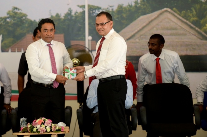 ޑިސެމްބަރު 13، 2015- މި އަހަރުގެ ގައުމީ ދުވަސް ފާހަގަ ކުރުމަށްޓަކައި ބޭއްވި ޖަލްސާގެ ތެރެއިން.---ފޮޓޯ: ރައީސް އޮފީސް