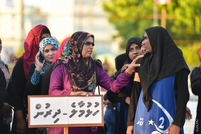 ޑިސެމްބަރ 15، 2015:  އެސްޓީއޯ ހޯމް އިމްޕްރޫވްމަންޓް ބަށި މުބާރާތުގެ އިނާމު ދިނުމުގެ ރަސްމިއްޔާތުގެ ތެރެއިން -- ސަން ފޮޓޯ/ފަޔާޒު މޫސާ