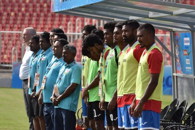 ޑިސެމްބަރު 26، 2015؛ އިންޑިއާގެ ޓްރިވެންޑްރަމްގައި ކުރިއަށްދާ ސާފް ސުޒުކީ ކަޕްގައި ރާއްޖެ އާއި ބަނގުލަދޭޝް ބައްދަލު ކުރި މެޗުގެ ތެރެއިން-- ސަން ފޮޓޯ/ ފަޔާޒު މޫސާ