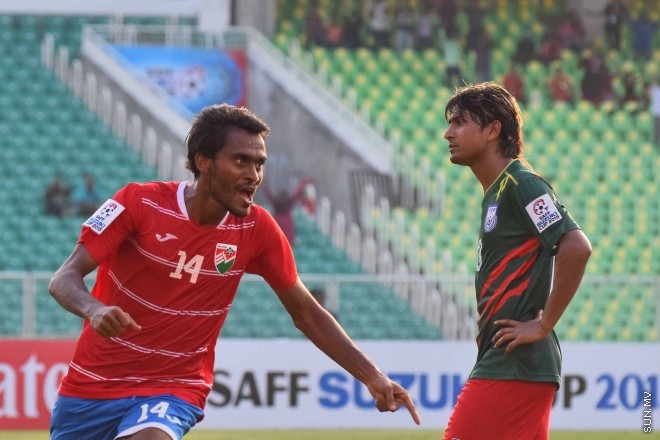 ޑިސެމްބަރު 26، 2015؛ އިންޑިއާގެ ޓްރިވެންޑްރަމްގައި ކުރިއަށްދާ ސާފް ސުޒުކީ ކަޕްގައި ރާއްޖެ އާއި ބަނގުލަދޭޝް ބައްދަލު ކުރި މެޗުގެ ތެރެއިން-- ސަން ފޮޓޯ/ ފަޔާޒު މޫސާ