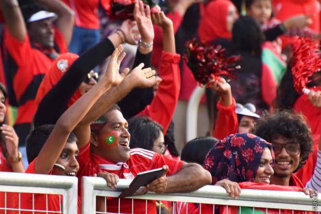 ޑިސެމްބަރު 26، 2015؛ އިންޑިއާގެ ޓްރިވެންޑްރަމްގައި ކުރިއަށްދާ ސާފް ސުޒުކީ ކަޕްގައި ރާއްޖެ އާއި ބަނގުލަދޭޝް ބައްދަލު ކުރި މެޗުގެ ތެރެއިން-- ސަން ފޮޓޯ/ ފަޔާޒު މޫސާ