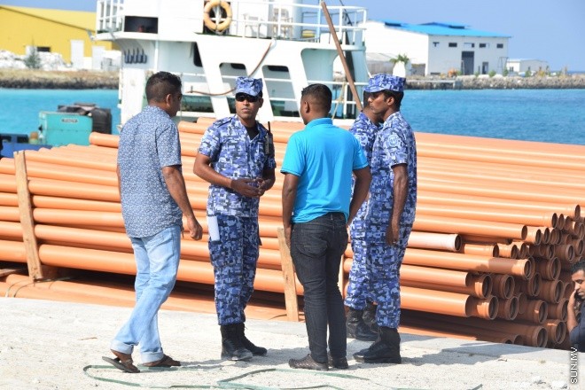 ސަރުކާރުން އިނގިރޭސިވިލާތުގެ ގްލޯބަލް ޕްރޮޖެކްޓްސް ޑިވެލޮޕްމަންޓް (ޖީޕީޑީ) އަށް ތަރައްގީ ކުރުމަށް   ކޮންސެޝަން އެގްރީމެންޓުގެ ދަށުން ދޫކޮށްފައިވާ ގުޅީފަޅު ފުލުހުންގެ އެހީތެރިކަމާ އެކު ސަރުކާރުގެ ބެލުމުގެ ދަށަށް ގެންދިޔުން ---- ސަން ފޮޓޯ: އަހްމަދު އާޒިފް