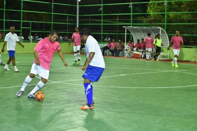 ފެބްރުއަރީ 23، 2016:މަހިބަދޫ ފުޓްސެލް ދަނޑު ހުޅުވުމުގެ ރަސްމިއްޔާތުގެ ތެރެއިން--ފޮޓޯ: ރައީސް އޮފީސް