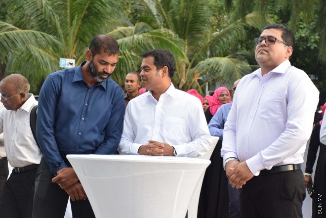 މާޗް، 4، 2016: އެމްޓީސީސީގެ "ޕްރިމިއަމް ލިންކް" ގެ ނަމުގައި މާލެއާ ހުޅުމާލެއާ ދެމެދު އޭސީ ފެރީގެ ހިދުމަތާއި އެ ފެރީގެ ފަސިންޖަރުންނަށް ހާއްސަކުރެވިފައިވާ ލައުންޖު ހުޅުވުމަށް ބޭއްވި ރަސްމިއްޔާތުގެ ތެރެއިން -- ސަން ފޮޓޯ/ ފަޔާޒު މޫސާ