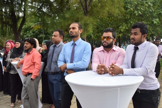 މާޗް، 4، 2016: އެމްޓީސީސީގެ "ޕްރިމިއަމް ލިންކް" ގެ ނަމުގައި މާލެއާ ހުޅުމާލެއާ ދެމެދު އޭސީ ފެރީގެ ހިދުމަތާއި އެ ފެރީގެ ފަސިންޖަރުންނަށް ހާއްސަކުރެވިފައިވާ ލައުންޖު ހުޅުވުމަށް ބޭއްވި ރަސްމިއްޔާތުގެ ތެރެއިން -- ސަން ފޮޓޯ/ ފަޔާޒު މޫސާ