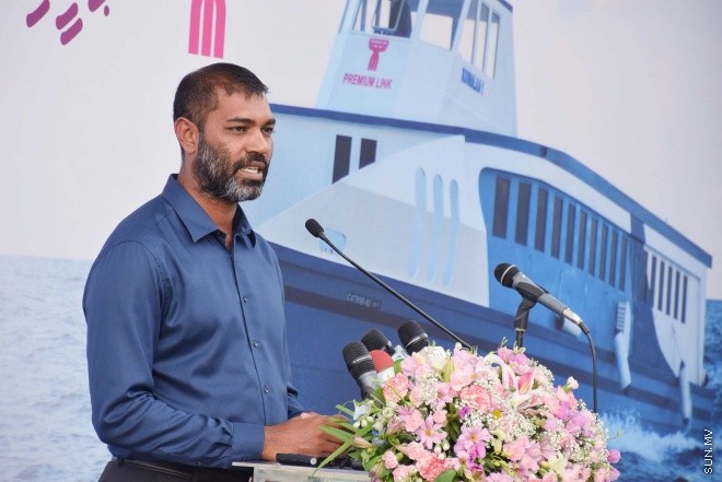 މާޗް، 4، 2016: އެމްޓީސީސީގެ "ޕްރިމިއަމް ލިންކް" ގެ ނަމުގައި މާލެއާ ހުޅުމާލެއާ ދެމެދު އޭސީ ފެރީގެ ހިދުމަތާއި އެ ފެރީގެ ފަސިންޖަރުންނަށް ހާއްސަކުރެވިފައިވާ ލައުންޖު ހުޅުވުމަށް ބޭއްވި ރަސްމިއްޔާތުގެ ތެރެއިން -- ސަން ފޮޓޯ/ ފަޔާޒު މޫސާ