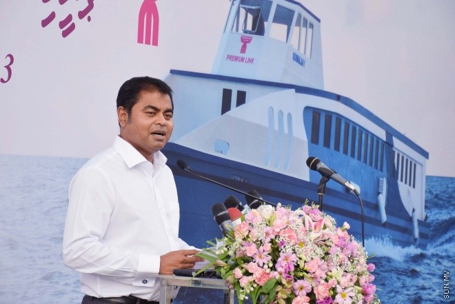 މާޗް، 4، 2016: އެމްޓީސީސީގެ "ޕްރިމިއަމް ލިންކް" ގެ ނަމުގައި މާލެއާ ހުޅުމާލެއާ ދެމެދު އޭސީ ފެރީގެ ހިދުމަތާއި އެ ފެރީގެ ފަސިންޖަރުންނަށް ހާއްސަކުރެވިފައިވާ ލައުންޖު ހުޅުވުމަށް ބޭއްވި ރަސްމިއްޔާތުގެ ތެރެއިން -- ސަން ފޮޓޯ/ ފަޔާޒު މޫސާ