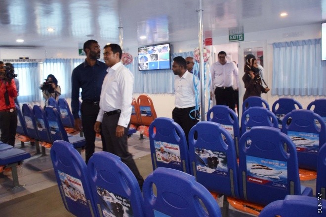 މާޗް، 4، 2016: އެމްޓީސީސީގެ "ޕްރިމިއަމް ލިންކް" ގެ ނަމުގައި މާލެއާ ހުޅުމާލެއާ ދެމެދު އޭސީ ފެރީގެ ހިދުމަތާއި އެ ފެރީގެ ފަސިންޖަރުންނަށް ހާއްސަކުރެވިފައިވާ ލައުންޖު ހުޅުވުމަށް ބޭއްވި ރަސްމިއްޔާތުގެ ތެރެއިން -- ސަން ފޮޓޯ/ ފަޔާޒު މޫސާ