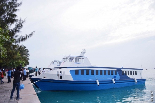 މާޗް، 4، 2016: އެމްޓީސީސީގެ "ޕްރިމިއަމް ލިންކް" ގެ ނަމުގައި މާލެއާ ހުޅުމާލެއާ ދެމެދު އޭސީ ފެރީގެ ހިދުމަތާއި އެ ފެރީގެ ފަސިންޖަރުންނަށް ހާއްސަކުރެވިފައިވާ ލައުންޖު ހުޅުވުމަށް ބޭއްވި ރަސްމިއްޔާތުގެ ތެރެއިން -- ސަން ފޮޓޯ/ ފަޔާޒު މޫސާ