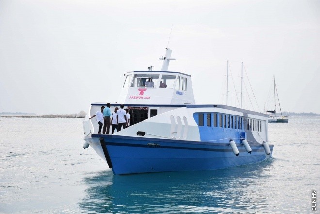 މާޗް، 4، 2016: އެމްޓީސީސީގެ "ޕްރިމިއަމް ލިންކް" ގެ ނަމުގައި މާލެއާ ހުޅުމާލެއާ ދެމެދު އޭސީ ފެރީގެ ހިދުމަތާއި އެ ފެރީގެ ފަސިންޖަރުންނަށް ހާއްސަކުރެވިފައިވާ ލައުންޖު ހުޅުވުމަށް ބޭއްވި ރަސްމިއްޔާތުގެ ތެރެއިން -- ސަން ފޮޓޯ/ ފަޔާޒު މޫސާ