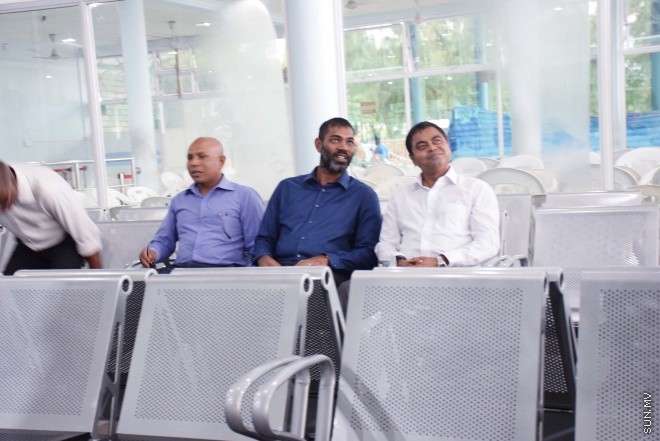 މާޗް، 4، 2016: އެމްޓީސީސީގެ "ޕްރިމިއަމް ލިންކް" ގެ ނަމުގައި މާލެއާ ހުޅުމާލެއާ ދެމެދު އޭސީ ފެރީގެ ހިދުމަތާއި އެ ފެރީގެ ފަސިންޖަރުންނަށް ހާއްސަކުރެވިފައިވާ ލައުންޖު ހުޅުވުމަށް ބޭއްވި ރަސްމިއްޔާތުގެ ތެރެއިން -- ސަން ފޮޓޯ/ ފަޔާޒު މޫސާ