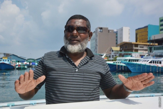 މަހަށް ނުކުމެ އުޅެނިކޮށް، މިދިޔަ އާދީއްތަ ދުވަހު ށ. ފޯކައިދޫ "މާކަރީ 7" ދޯނިން ހޮވި މާވަހަރާ ގުޅޭ ގޮތުން ދޯނީގެ ކައްޕި ވާހަކަ ދައްކަނީ- ސަން ފޮޓޯ/ ފަޔާޒު މޫސާ