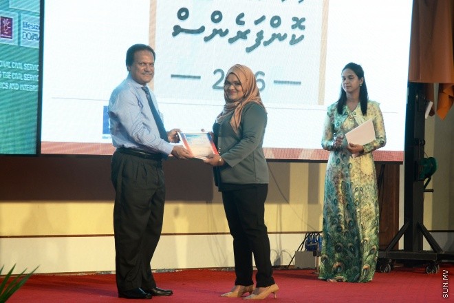 ދިވެހި ސިވިލްސާވިސް ކޮންފަރެންސް 2016 ނިންމާލުމުގެ ރަސްމިއްޔާތުގެ ތެރެއިން -- ސަން ފޮޓޯ/މުހައްމަދު އަފްރާހު