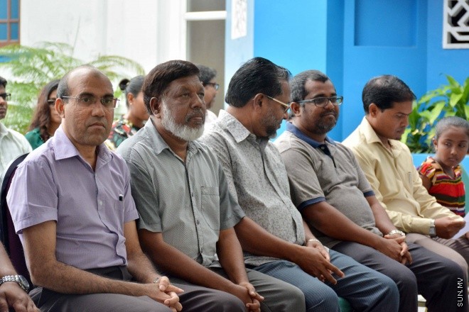 މެއި 28، 2016: ދިވެހިންގެ އާދަކާދައާ އެއްގޮތަށް ބާއްވަމުން އަންނަ މާހެފުން ޝަރުއީ ދާއިރާގެ ހުރިހާ މުވައްޒަފުންނާއި ފަނޑިޔާރުން އެއްވެގެން "ފަނޑިޔާރުގޭގެ މާހެފުން" ނަމުގައި ކުޑަކުދިންގެ ހަވީރަކާއެކު ބޭއްވުން -- ސަން ފޮޓޯ/ފަޔާޒު މޫސާ