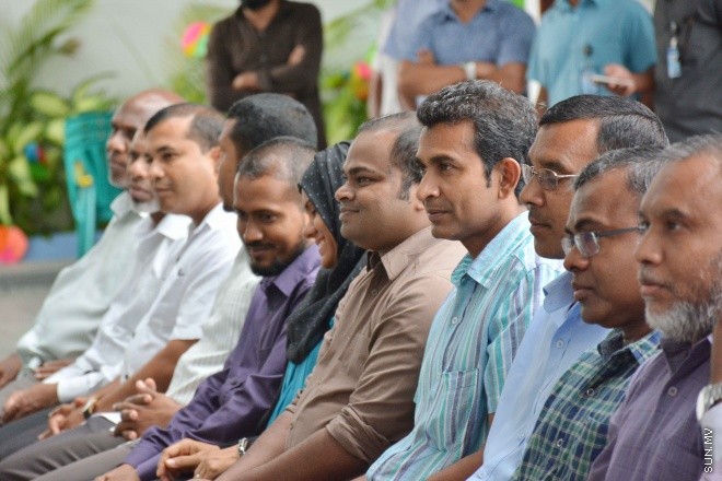 މެއި 28، 2016: ދިވެހިންގެ އާދަކާދައާ އެއްގޮތަށް ބާއްވަމުން އަންނަ މާހެފުން ޝަރުއީ ދާއިރާގެ ހުރިހާ މުވައްޒަފުންނާއި ފަނޑިޔާރުން އެއްވެގެން "ފަނޑިޔާރުގޭގެ މާހެފުން" ނަމުގައި ކުޑަކުދިންގެ ހަވީރަކާއެކު ބޭއްވުން -- ސަން ފޮޓޯ/ފަޔާޒު މޫސާ