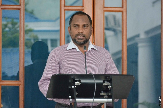 މެއި 28، 2016: ދިވެހިންގެ އާދަކާދައާ އެއްގޮތަށް ބާއްވަމުން އަންނަ މާހެފުން ޝަރުއީ ދާއިރާގެ ހުރިހާ މުވައްޒަފުންނާއި ފަނޑިޔާރުން އެއްވެގެން "ފަނޑިޔާރުގޭގެ މާހެފުން" ނަމުގައި ކުޑަކުދިންގެ ހަވީރަކާއެކު ބޭއްވުން -- ސަން ފޮޓޯ/ފަޔާޒު މޫސާ