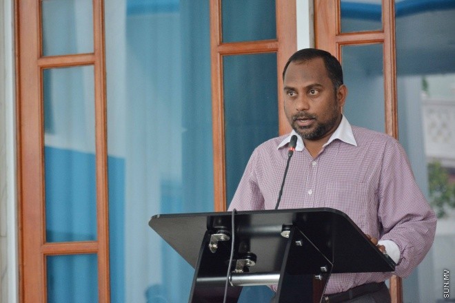 މެއި 28، 2016: ދިވެހިންގެ އާދަކާދައާ އެއްގޮތަށް ބާއްވަމުން އަންނަ މާހެފުން ޝަރުއީ ދާއިރާގެ ހުރިހާ މުވައްޒަފުންނާއި ފަނޑިޔާރުން އެއްވެގެން "ފަނޑިޔާރުގޭގެ މާހެފުން" ނަމުގައި ކުޑަކުދިންގެ ހަވީރަކާއެކު ބޭއްވުން -- ސަން ފޮޓޯ/ފަޔާޒު މޫސާ