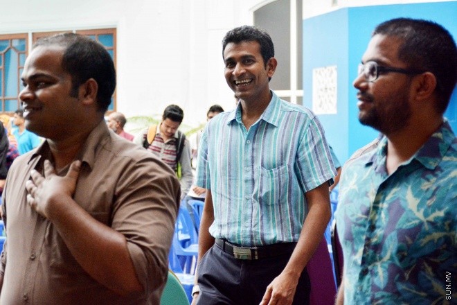 މެއި 28، 2016: ދިވެހިންގެ އާދަކާދައާ އެއްގޮތަށް ބާއްވަމުން އަންނަ މާހެފުން ޝަރުއީ ދާއިރާގެ ހުރިހާ މުވައްޒަފުންނާއި ފަނޑިޔާރުން އެއްވެގެން "ފަނޑިޔާރުގޭގެ މާހެފުން" ނަމުގައި ކުޑަކުދިންގެ ހަވީރަކާއެކު ބޭއްވުން -- ސަން ފޮޓޯ/ފަޔާޒު މޫސާ