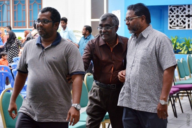 މެއި 28، 2016: ދިވެހިންގެ އާދަކާދައާ އެއްގޮތަށް ބާއްވަމުން އަންނަ މާހެފުން ޝަރުއީ ދާއިރާގެ ހުރިހާ މުވައްޒަފުންނާއި ފަނޑިޔާރުން އެއްވެގެން "ފަނޑިޔާރުގޭގެ މާހެފުން" ނަމުގައި ކުޑަކުދިންގެ ހަވީރަކާއެކު ބޭއްވުން -- ސަން ފޮޓޯ/ފަޔާޒު މޫސާ