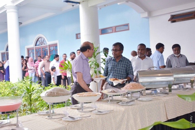 މެއި 28، 2016: ދިވެހިންގެ އާދަކާދައާ އެއްގޮތަށް ބާއްވަމުން އަންނަ މާހެފުން ޝަރުއީ ދާއިރާގެ ހުރިހާ މުވައްޒަފުންނާއި ފަނޑިޔާރުން އެއްވެގެން "ފަނޑިޔާރުގޭގެ މާހެފުން" ނަމުގައި ކުޑަކުދިންގެ ހަވީރަކާއެކު ބޭއްވުން -- ސަން ފޮޓޯ/ފަޔާޒު މޫސާ