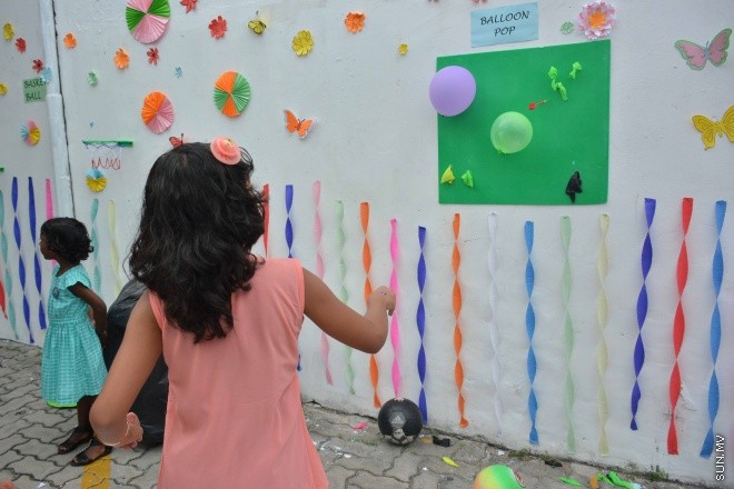 މެއި 28، 2016: ދިވެހިންގެ އާދަކާދައާ އެއްގޮތަށް ބާއްވަމުން އަންނަ މާހެފުން ޝަރުއީ ދާއިރާގެ ހުރިހާ މުވައްޒަފުންނާއި ފަނޑިޔާރުން އެއްވެގެން "ފަނޑިޔާރުގޭގެ މާހެފުން" ނަމުގައި ކުޑަކުދިންގެ ހަވީރަކާއެކު ބޭއްވުން -- ސަން ފޮޓޯ/ފަޔާޒު މޫސާ