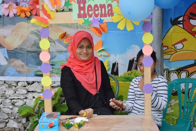 މެއި 28، 2016: ދިވެހިންގެ އާދަކާދައާ އެއްގޮތަށް ބާއްވަމުން އަންނަ މާހެފުން ޝަރުއީ ދާއިރާގެ ހުރިހާ މުވައްޒަފުންނާއި ފަނޑިޔާރުން އެއްވެގެން "ފަނޑިޔާރުގޭގެ މާހެފުން" ނަމުގައި ކުޑަކުދިންގެ ހަވީރަކާއެކު ބޭއްވުން -- ސަން ފޮޓޯ/ފަޔާޒު މޫސާ