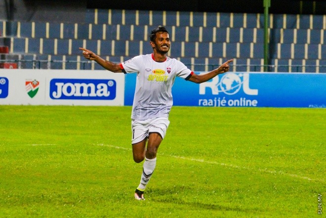 އުރީދޫ ދިވެހި ޕްރިމިއާ ލީގުގައި ބީޖީ އާއި ޓީސީ ބައްދަލުކުރި މެޗުގެ ތެރެއިން: އެ މެޗުން ޓީސީ މޮޅުވީ 4-1 ލަނޑުން --- ސަން ފޮޓޯ/ މުހައްމަދު އަފްރާހް