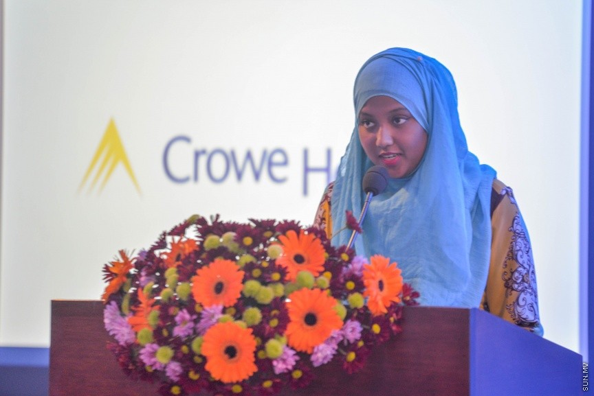  26 ސެޕްޓެމްބަރ 2016: އޭއެޗް އެންޑް އެސޯސިއޭޓްސް ބައިނަލްއަގުވާމީވެ، ކްރޯ ހޯވާތު މޯލްޑިވްސްއަށް ރީބްރޭންޑް ކުރުމަށް ބޭއްވި ރަސްމިއްޔާތުގެ ތެރެއިން--- ސަން ފޮޓޯ: މުހައްމަދު އަފްރާހް