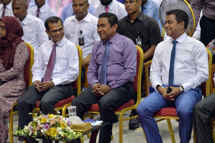 އޮކްޓޯބަރ 10، 2016: ފުވައްމުލައް ސިޓީގެ ފަނާއި ނަރުދަމާގެ ނިޒާމްގެ އަމަލީ މަސައްކަތް ފެއްޓެވުމަށް  ފުވައްމުލައް ސިޓީގައި  ބޭއްވި ޖަލްސާގެ ތެރެއިން -- ފޮޓޯ/ ރައީސް އޮފީސް