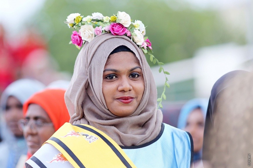 ނޮވެމްބަރ 27، 2016: އެސްޓީއޯ ހޯމް އިމްރޫވްމަންޓް ބަށިބޯޅަ މުބާރާތުގެ ބަށި ރާނީއަކަށް ހޮވުނު ލުބްނާ --- ސަން ފޮޓޯ/ ފަޔާޒް މޫސާ