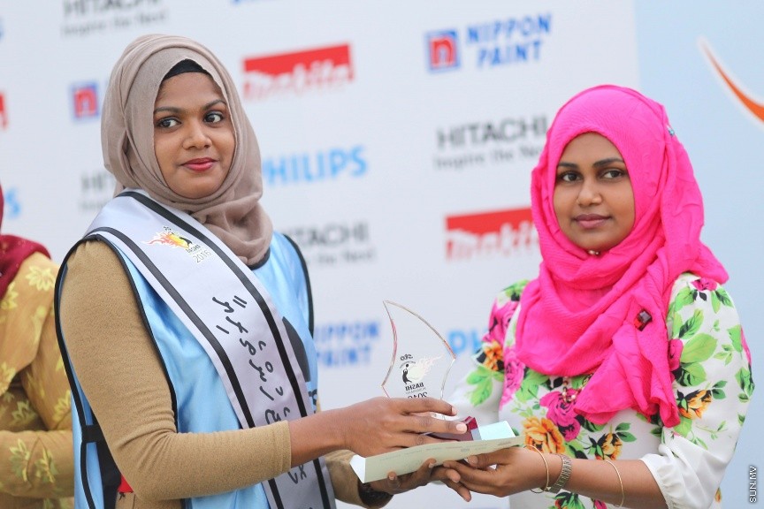 ނޮވެމްބަރ 27، 2016: އެސްޓީއޯ ހޯމް އިމްރޫވްމަންޓް ބަށިބޯޅަ މުބާރާތުގެ ބަށި ރާނީއަކަށް ހޮވުނު ލުބްނާ --- ސަން ފޮޓޯ/ ފަޔާޒް މޫސާ