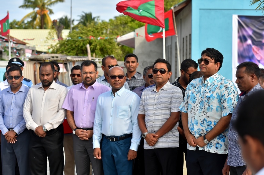 ޑިސެމްބަރު 13، 2016: ރައީސް ޔާމީން، ގއ.ގެމަނަފުށީގެ މިސްކިތް ހުޅުވައިދެއްވުމުގެ ތެރެއިން--ފޮޓޯ/ރައީސް އޮފީސް