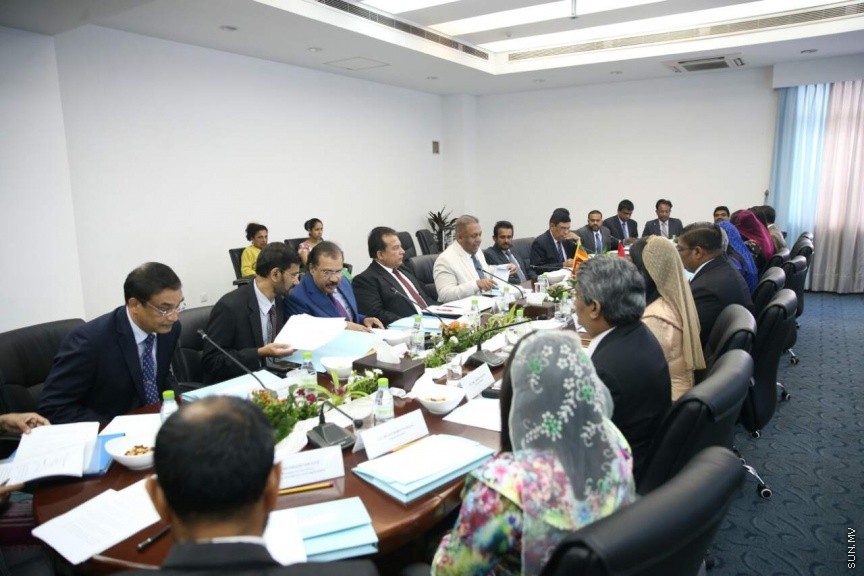 9 ފެބްރުއަރީ 2017: ސްރީލަންކާ އަދި ދިވެހިރާއްޖޭގެ ޖޮއިންޓް ކޮމިޝަނުގެ ތިންވަނަ ބައްދަލުވުން: މި ބައްދަލުވުމުގައި ބައިވެރިވެވަޑައިގަތުމަށް ލަންކާގެ ފޮރިން މިނިސްޓަރު މަންގަލަ ސަމަރަވީރަ ރާއްޖެ ވަޑައިގެންނެވި --ސަން ފޮޓޯ/ މުހައްމަދު އަފްރާހް