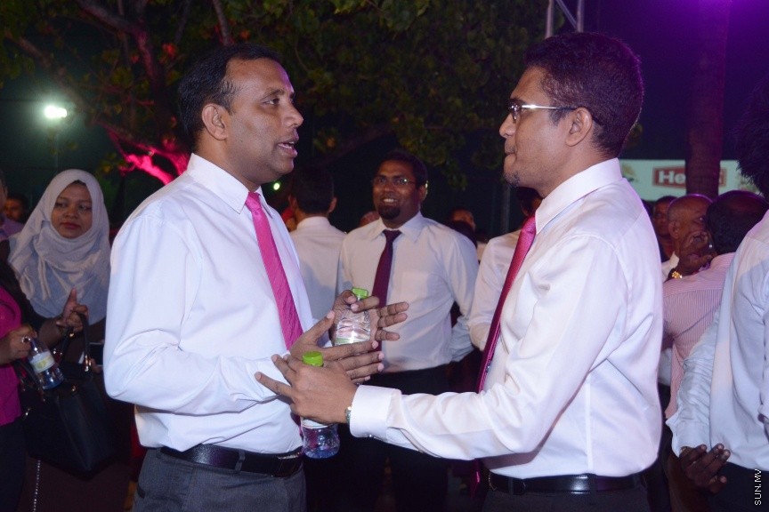 ފެބްރުއަރީ 9، 2017:  ޕީޕީއެމްގެ އާ އޮފީސް ހުޅުވުމަށް ހ. ހުރަފައިގައި ބޭއްވި ހާއްސަ ރަސްމިއްޔާތުގެ ތެރެއިން -- ސަން ފޮޓޯ/ ފަޔާޒު މޫސާ